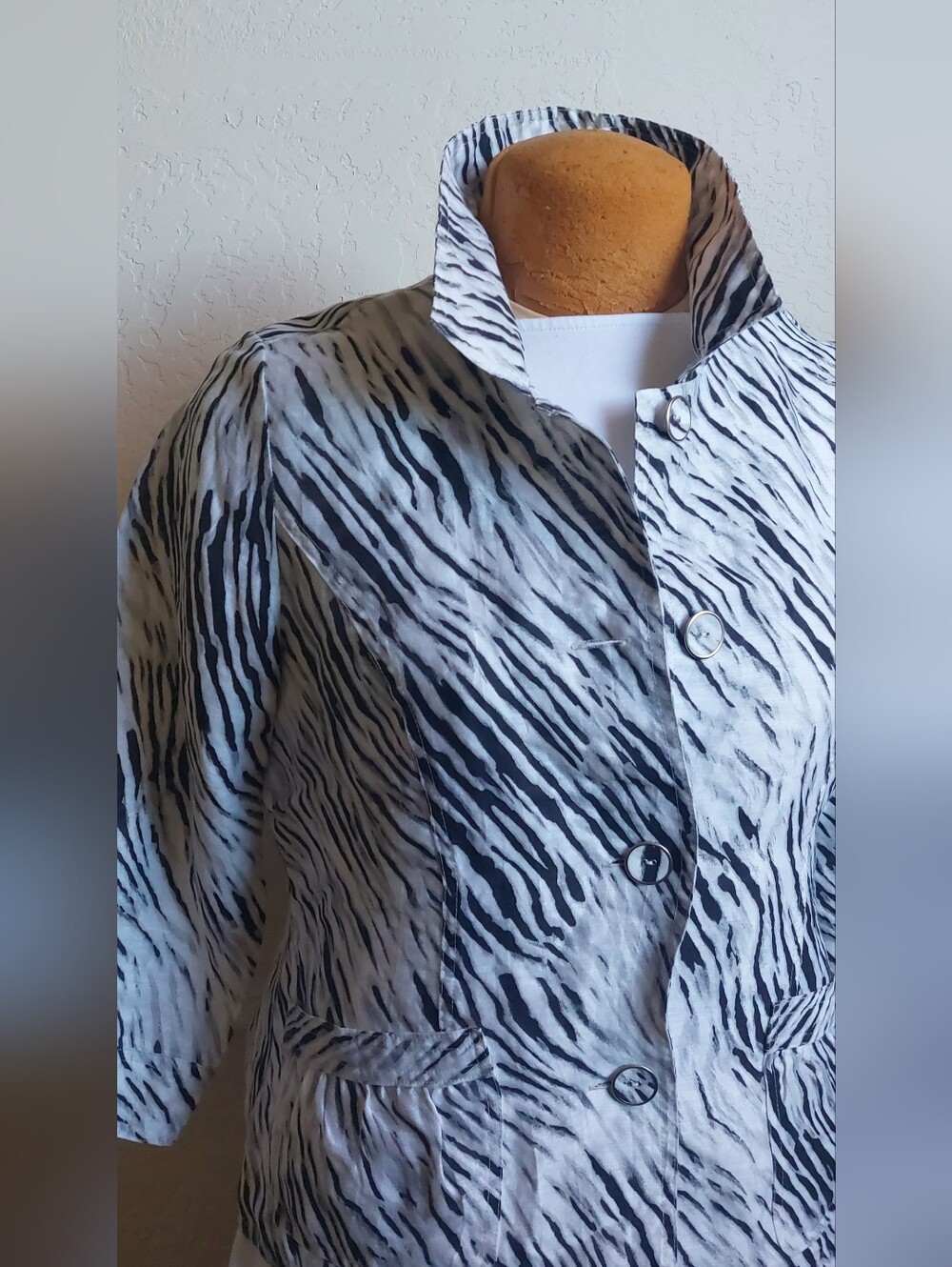 Chico's Black and White Zebra-Print Lightweight 3/4 Sleeve Jacket